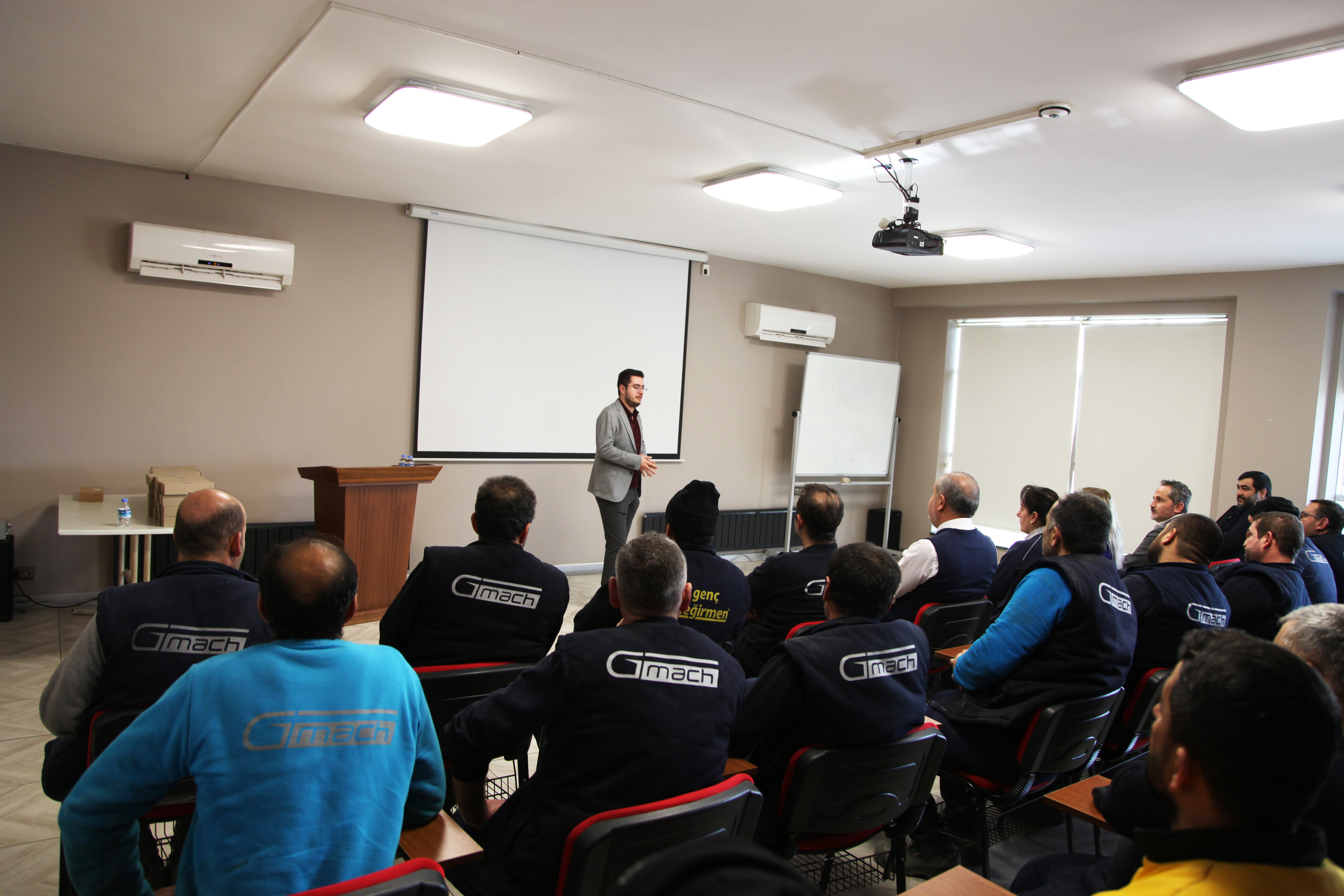 Genç Değirmen Çalışanlarına Kıdem Plaketi